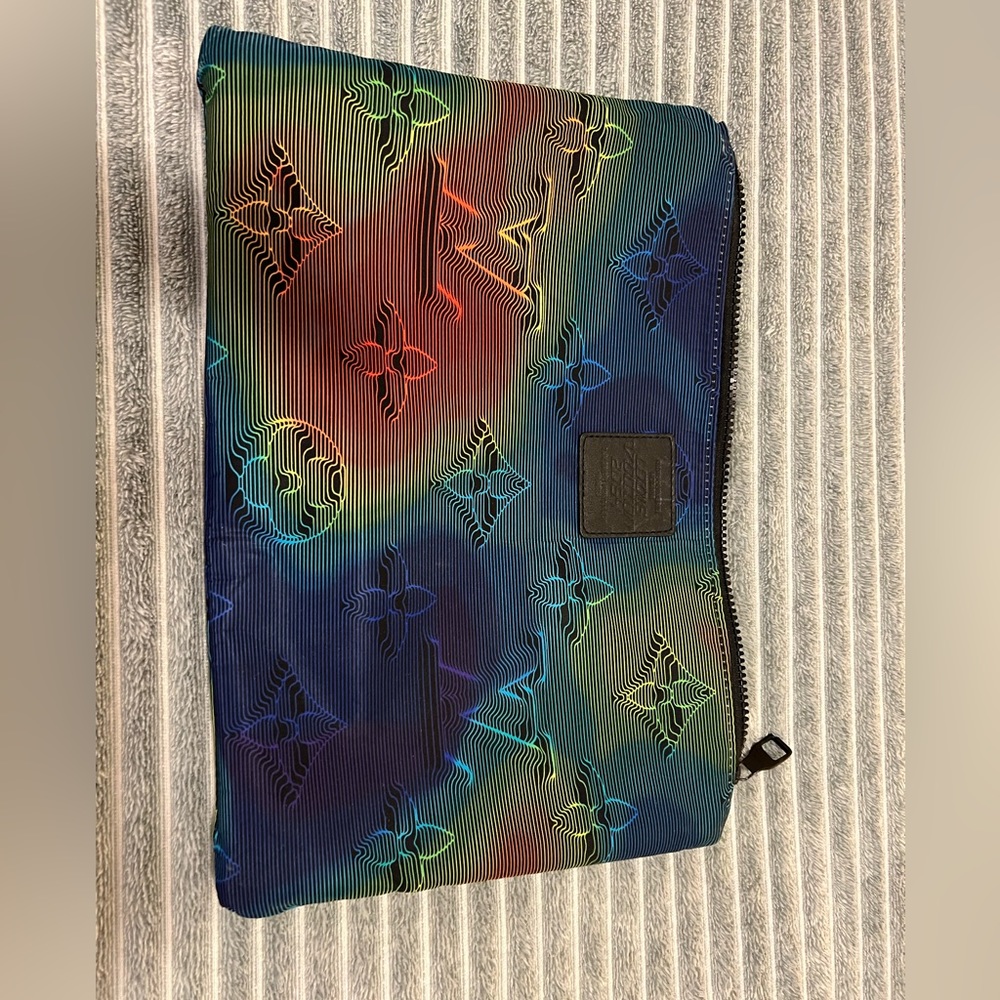 Louis Vuitton Outdoors 2054 Pochette Clutch Reversible Excellent Condition